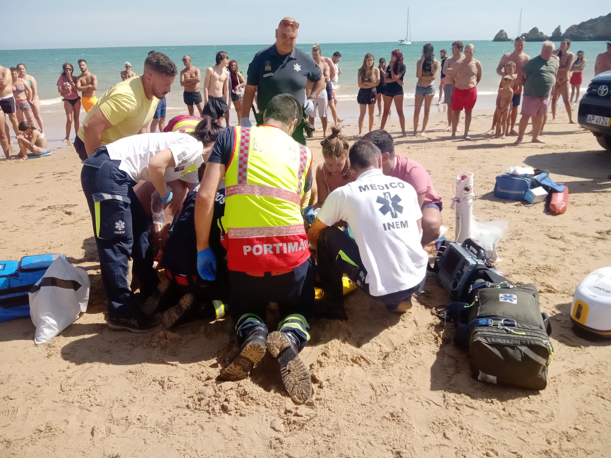Sul Informação - Homem que entrou em paragem cardiorrespiratória na praia do Alemão foi salvo