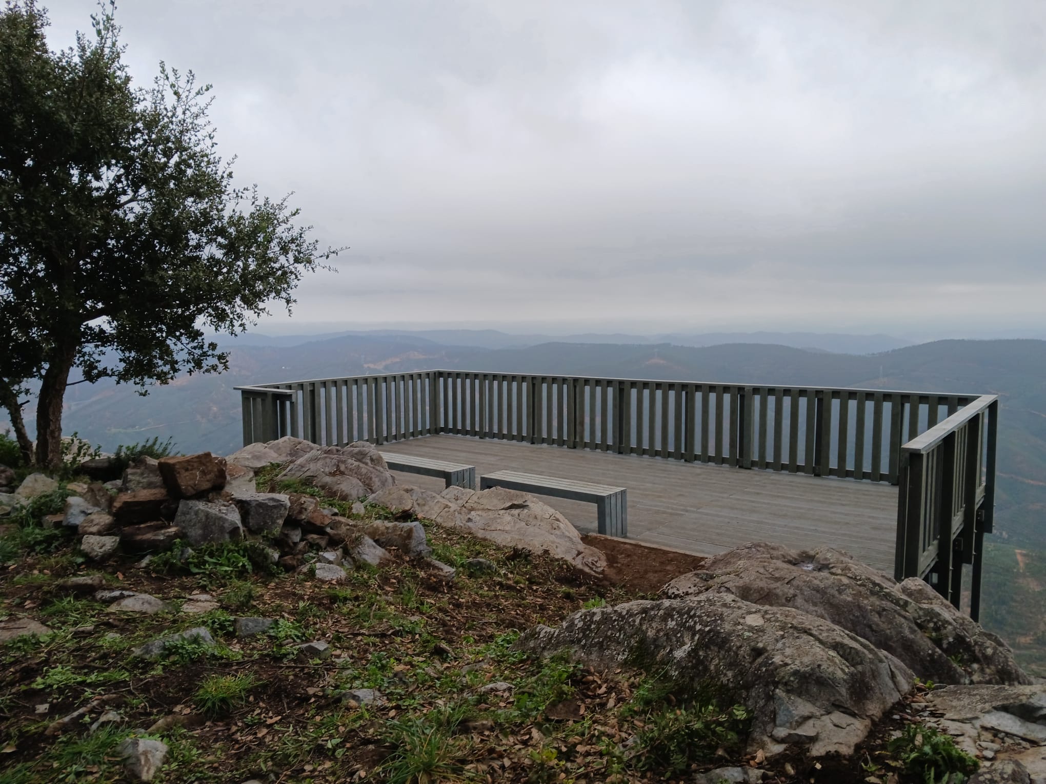 Sul Informação - Miradouro do Cerro do Castelo de Alferce inaugurado com medronho