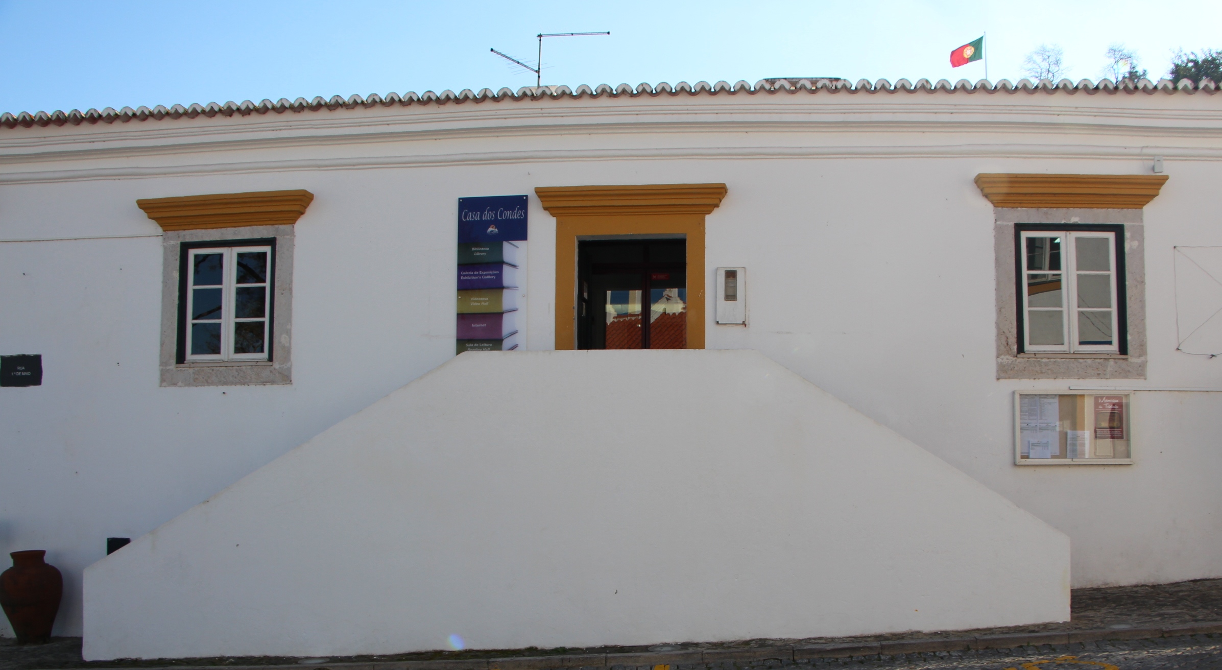 Sul Informação - Biblioteca Municipal de Alcoutim exibe exposição com «Coisas da Minha Avó»