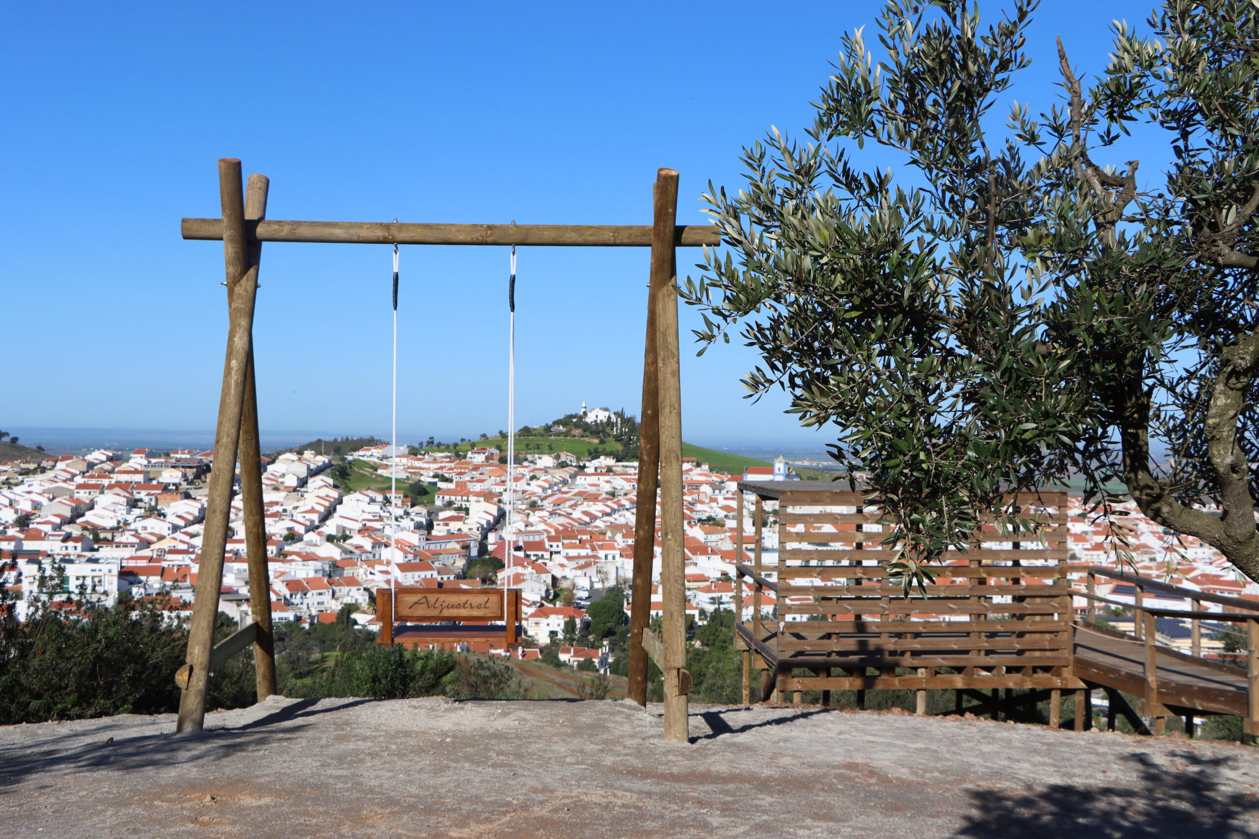 Sul Informação - Aljustrel tem um novo baloiço panorâmico no Moinho do Maralhas