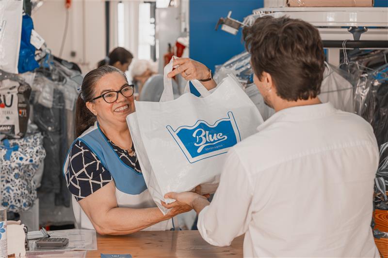 Sul Informação - Projeto “Roupa Amiga” das lavandarias “Blue” já doou 7000 peças