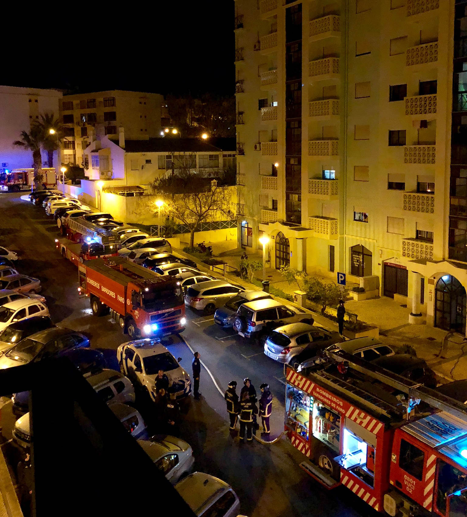 Sul Informação - Incêndio em prédio de Faro não causa feridos [com vídeo]