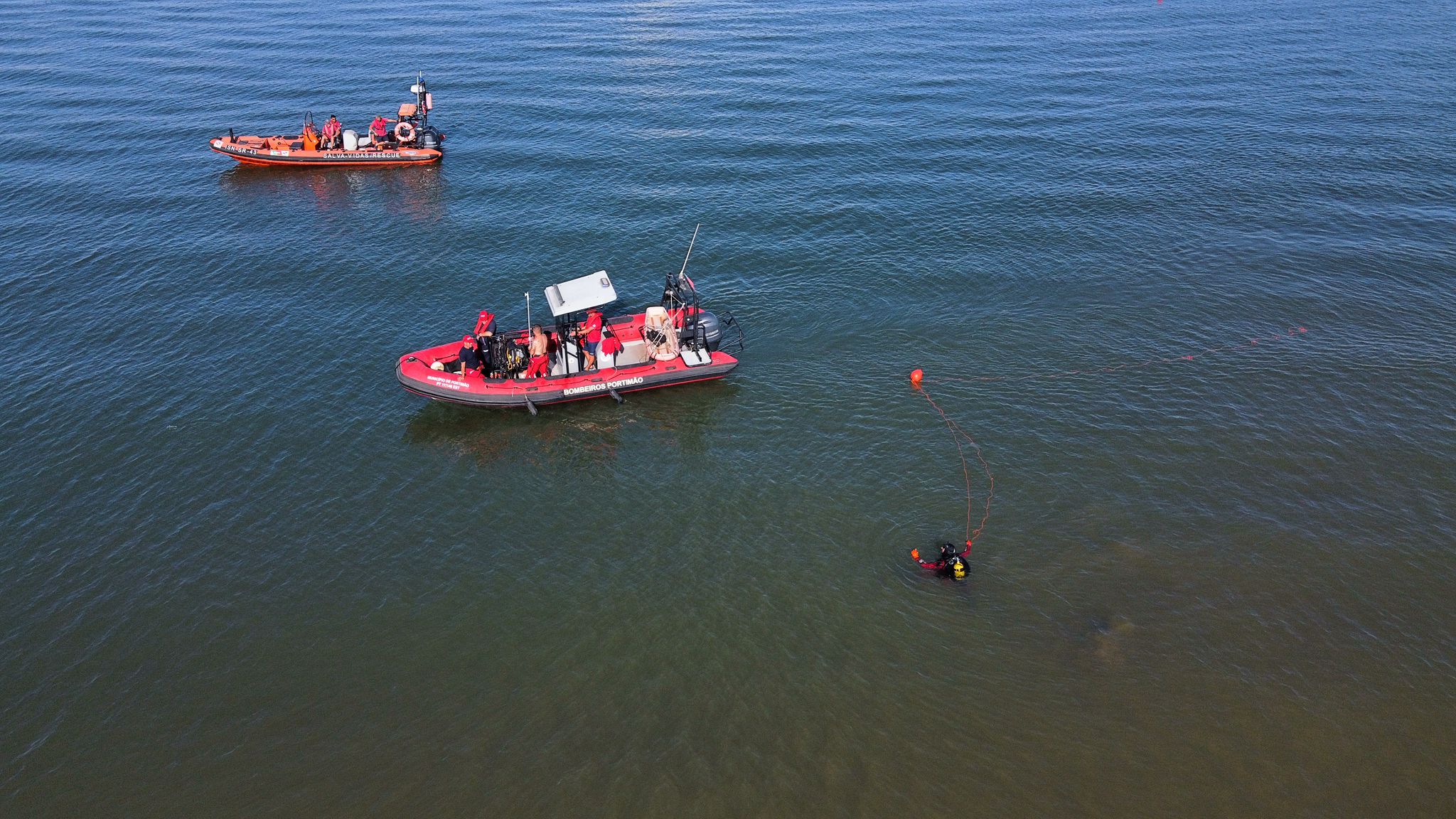 Sul Informação - Buscas pelo praticante de paddle desaparecido no estuário do Arade continuam