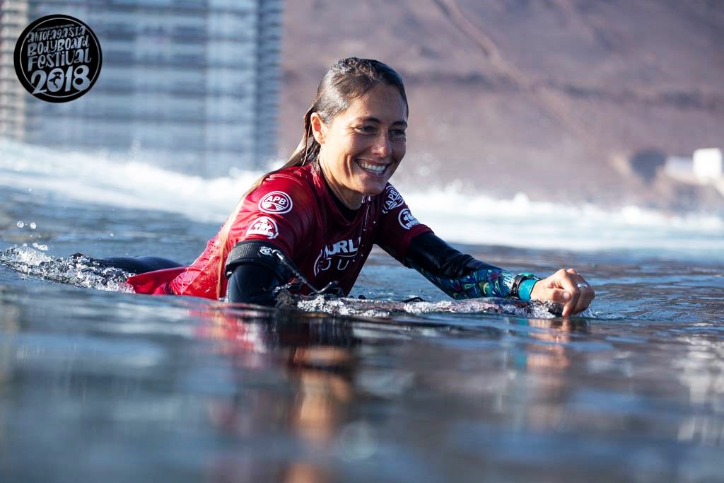 Sul Informação - Joana Schenker fica em 3º lugar na etapa inaugural do Mundial de Bodyboard