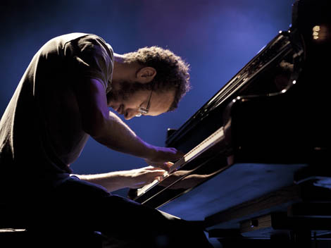Sul Informação - Pianista Júlio Resende relembra Amália em Olhão