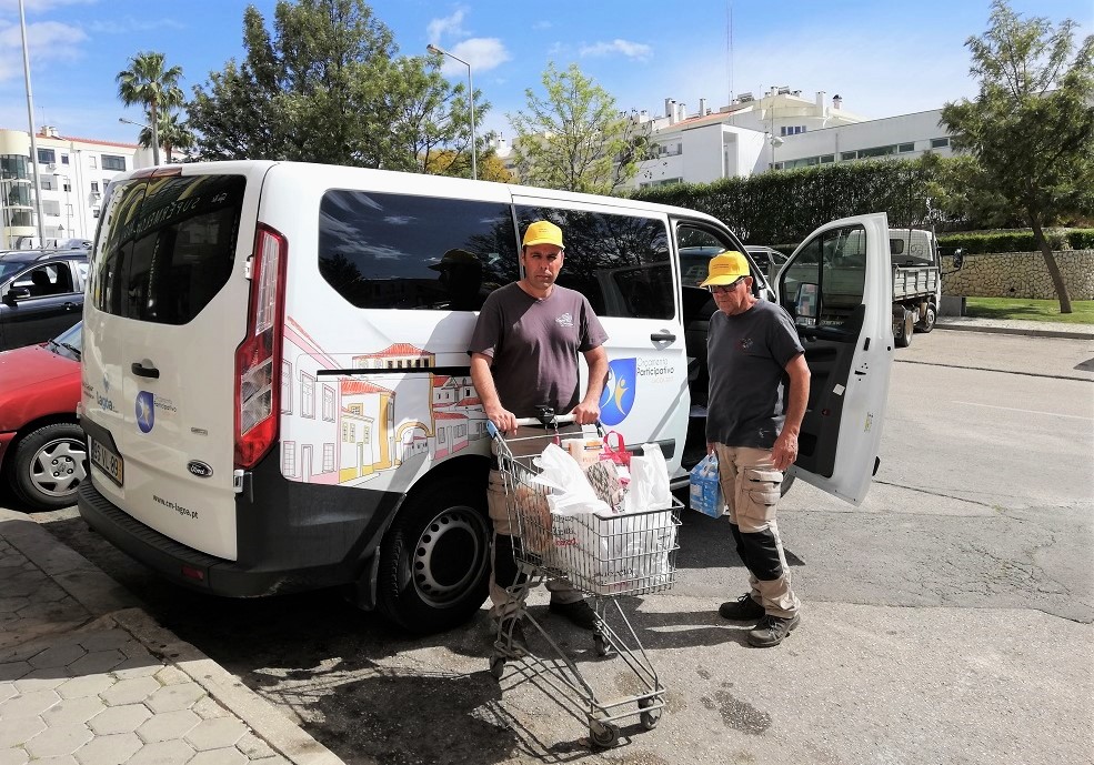 Sul Informação - União de Freguesias de Lagoa e Carvoeiro leva compras a casa de quem precisa