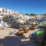 Sul Informação - Limpeza das algas já começou na Praia do Carvoeiro
