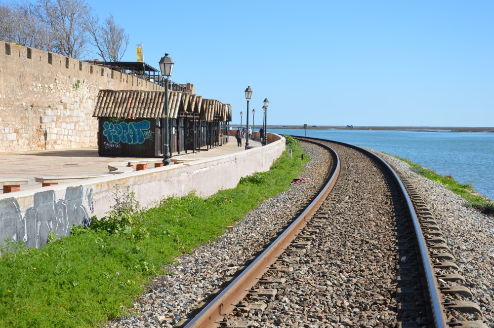 Sul Informação - Tertúlia Farense viaja até à Fuzeta para debater a ferrovia