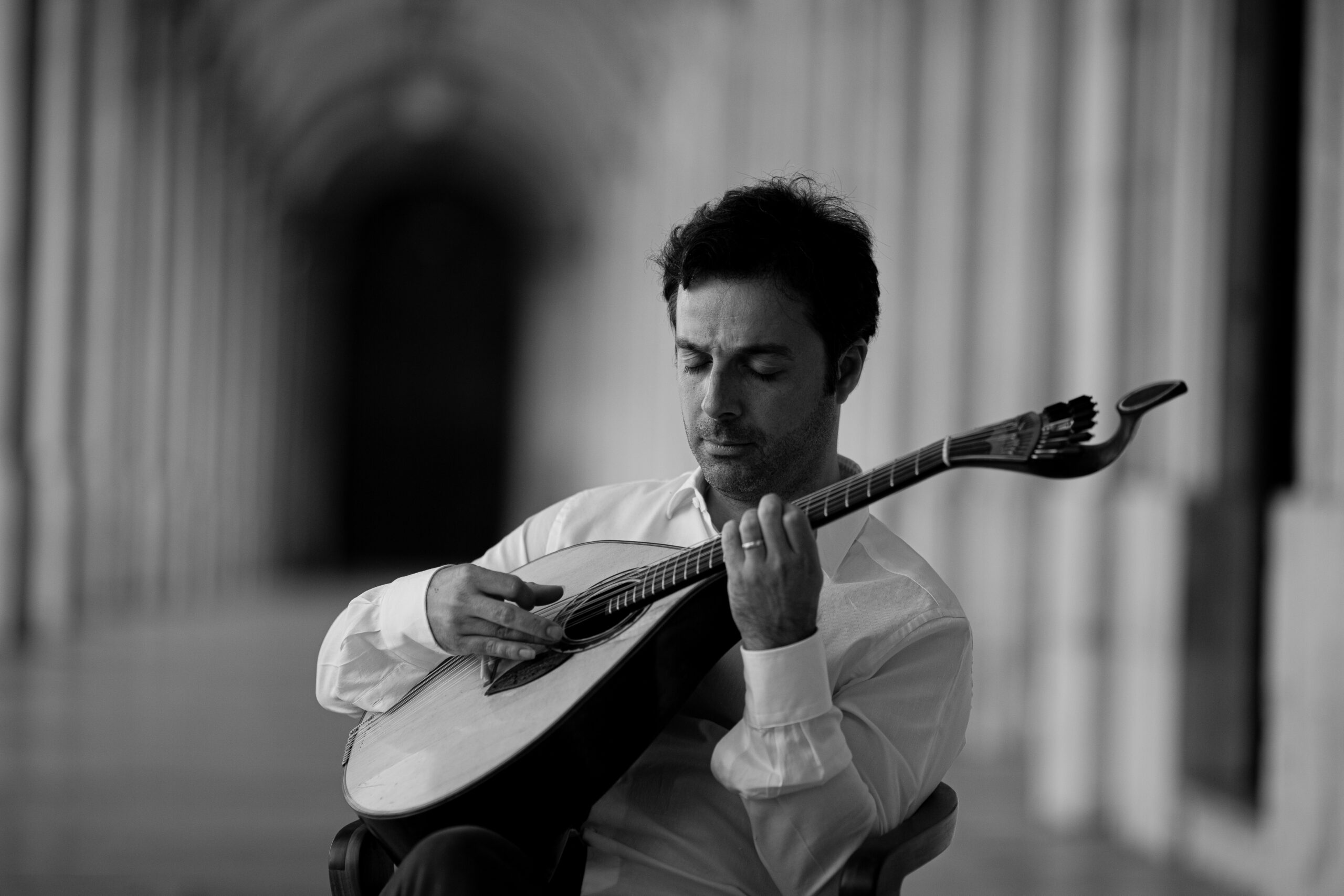 Sul Informação - Luís Coelho leva “Contos de Cordas” ao Festival Internacional de Guitarra de Lagoa