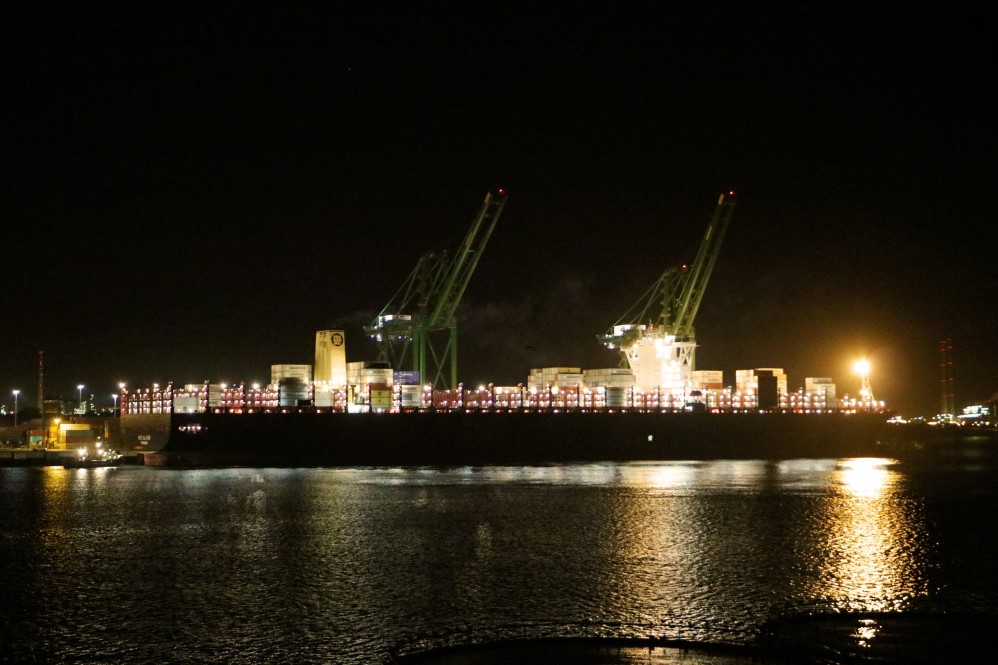 Sul Informação - Navio gigante MSC Oliver escalou porto de Sines