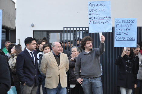 Sul Informação - Francisco Amaral «indignado» com falta de condições na secundária de VRSA