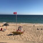 Sul Informação - Interdição em praias algarvias devido à maré vermelha pode durar dias