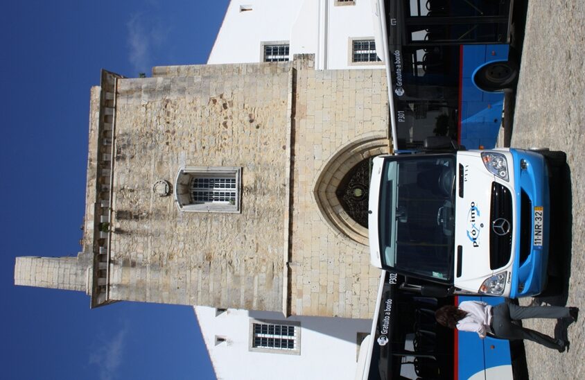 Sul Informação - Faro lança o primeiro minibus 100 por cento elétrico do país