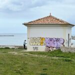 Sul Informação - Voluntários, escuteiros e Junta de Freguesia juntaram-se para limpar grafitti das paredes de Ferragudo