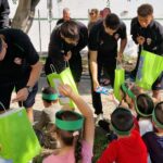 Sul Informação - Jogadores do Moncarapachense foram à escola entregar prendas solidárias