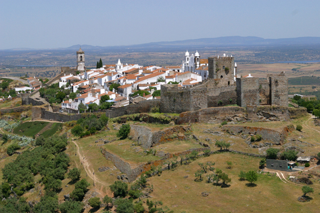 Sul Informação - Monsaraz promove recriação histórica da conquista do castelo por D. Nuno Álvares Pereira