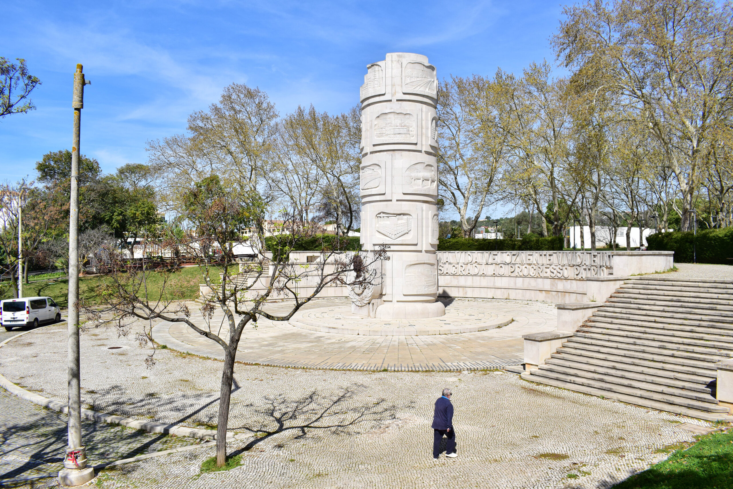 Sul Informação - Loulé: História do monumento a Duarte Pacheco desvendada em livro