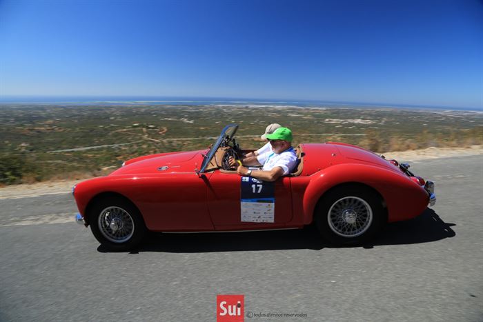 Sul Informação - FOTOGALERIA: Centena e meia de automóveis clássicos mostram a sua raça no Algarve