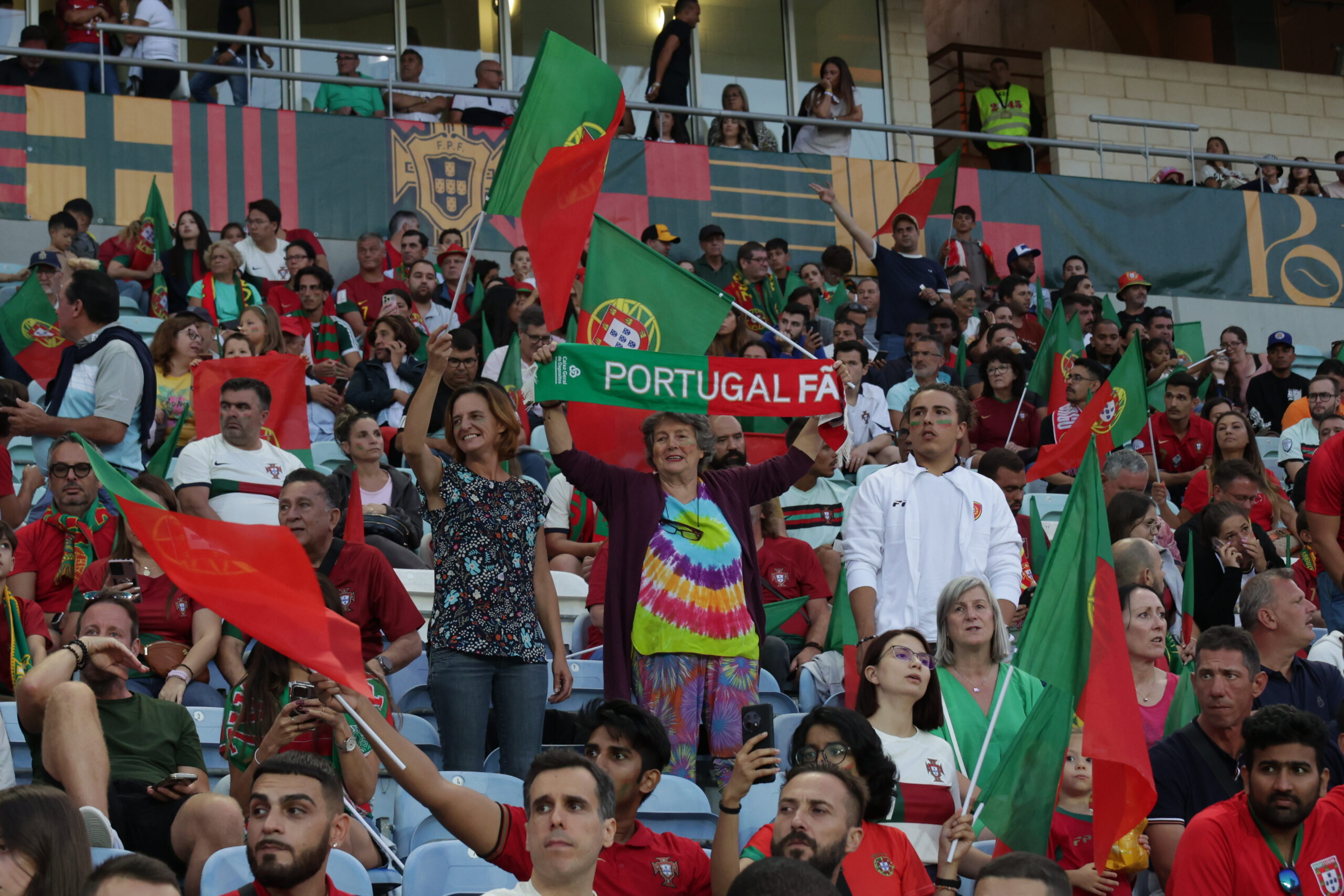 Sul Informação - Fotogaleria: Foi assim que os algarvios assistiram à maior goleada de sempre da seleção