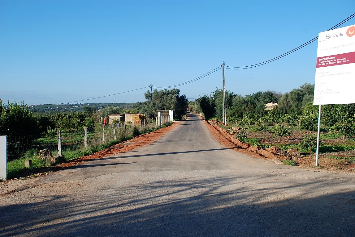 Sul Informação - Pavimentação da estrada da Ribeira Alta de Algoz foi concluída
