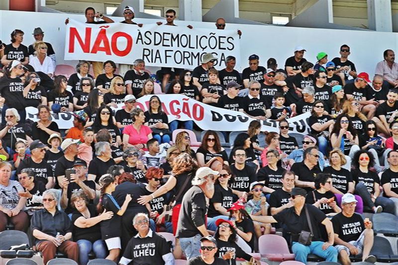 Sul Informação - FOTOGALERIA: Jogo Olhanense-Chaves também foi palco de protesto dos “Ilhéus”