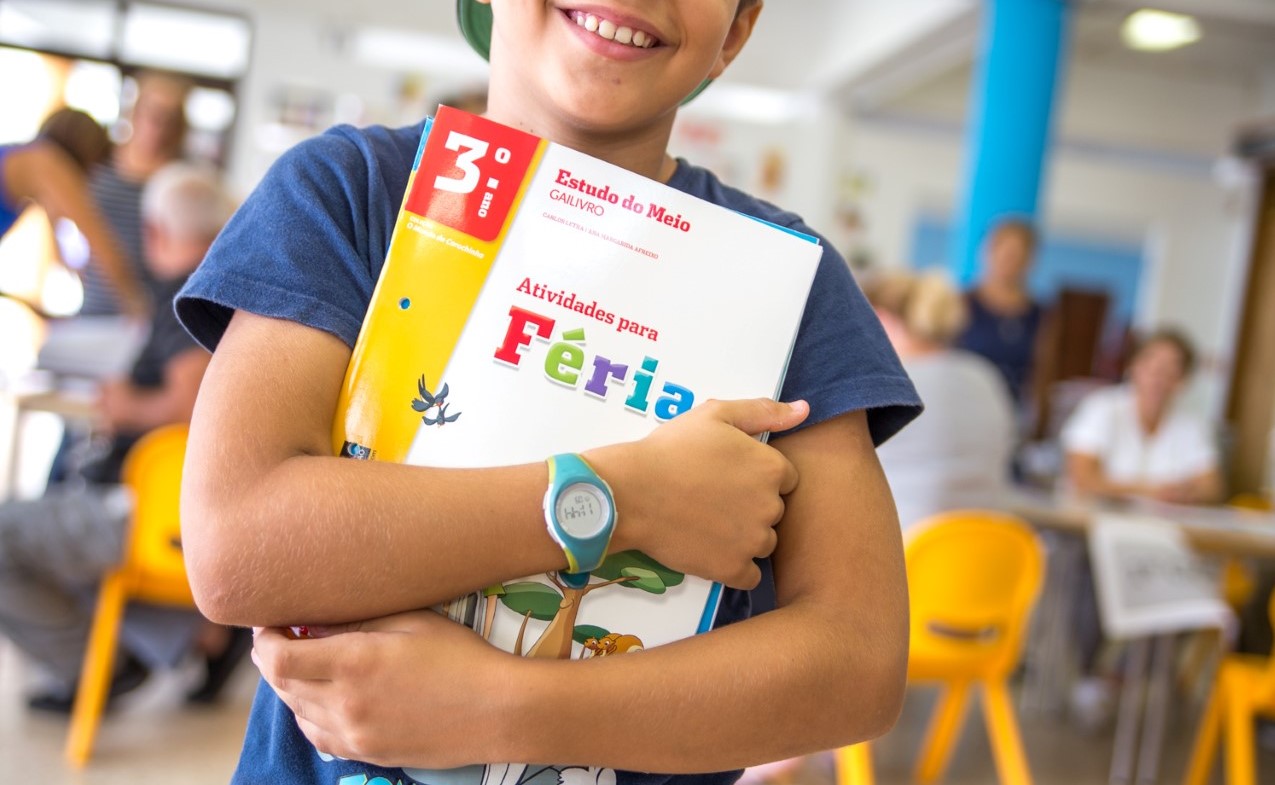 Sul Informação - Olhão oferece material e cadernos de exercícios aos alunos do 1º ciclo