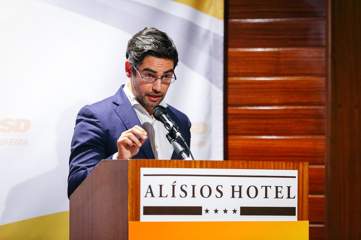 Sul Informação - Cristiano Cabrita tomou posse como novo presidente do PSD/Albufeira