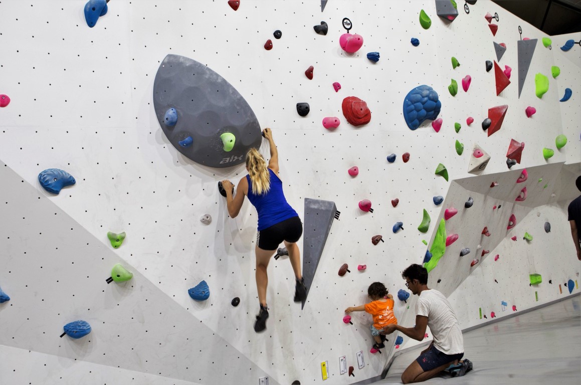 Sul Informação - Parede de escalada torna Parque Desportivo de Estômbar mais radical