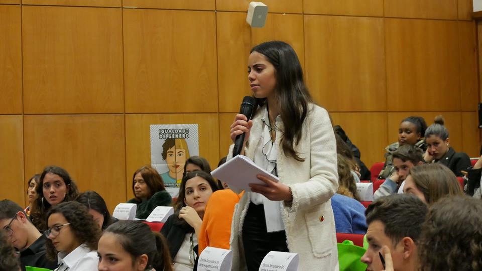 Sul Informação - Escolas de Faro, Quarteira e Vilamoura ganham sessão distrital do Parlamento Jovem