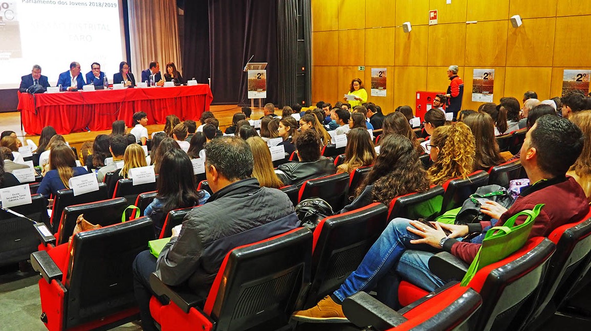 Sul Informação - Secundárias de Faro, Portimão e Quarteira representam Algarve na final do Parlamento dos Jovens