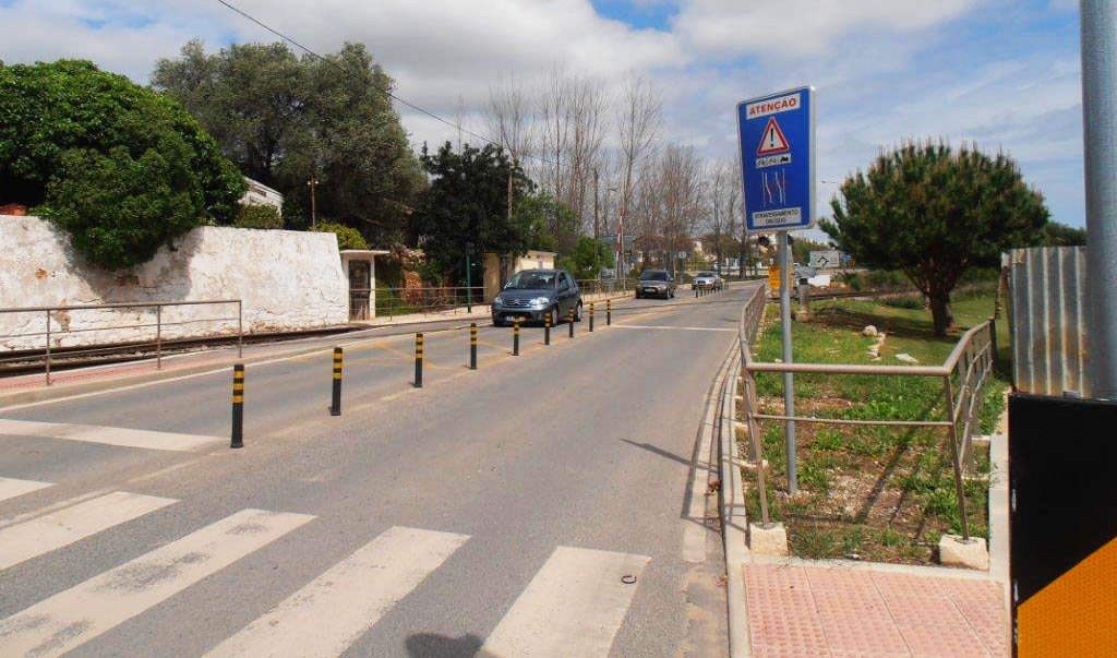 Sul Informação - Tavira reforça segurança para bicicletas e cadeiras de rodas na passagem de nível da Porta Nova