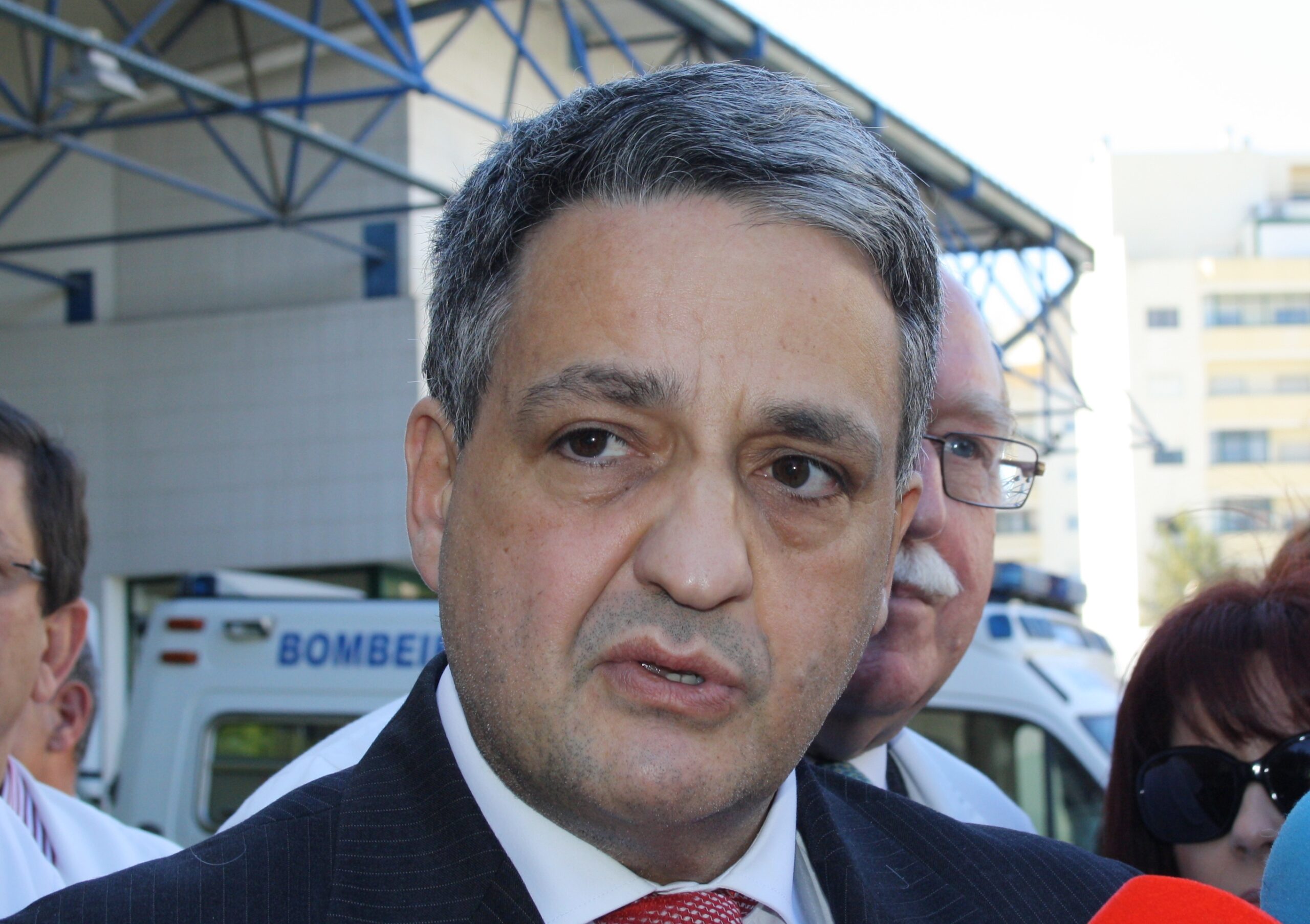 Sul Informação - Governo dará incentivos monetários e fiscais a médicos que ocupem vagas no Algarve