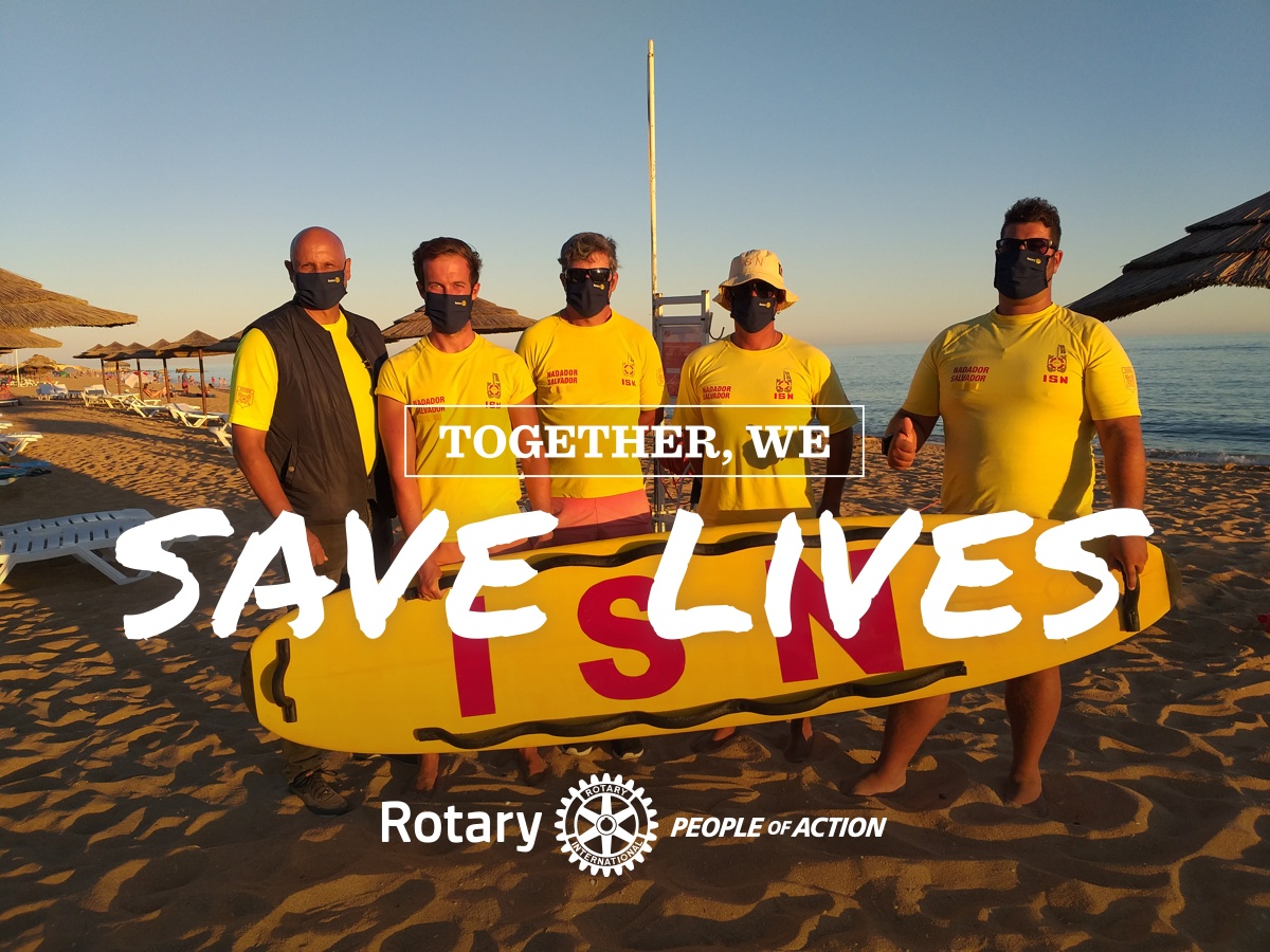 Sul Informação - Rotary de Albufeira entrega máscaras aos nadadores salvadores