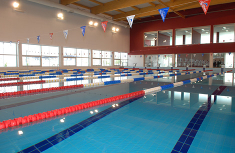 Sul Informação - Alunos da Escola de Natação de Quarteira fazem festa nas piscinas de Loulé
