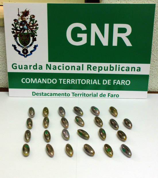 Sul Informação - GNR apanha traficante com pólen de haxixe na Praia de Faro