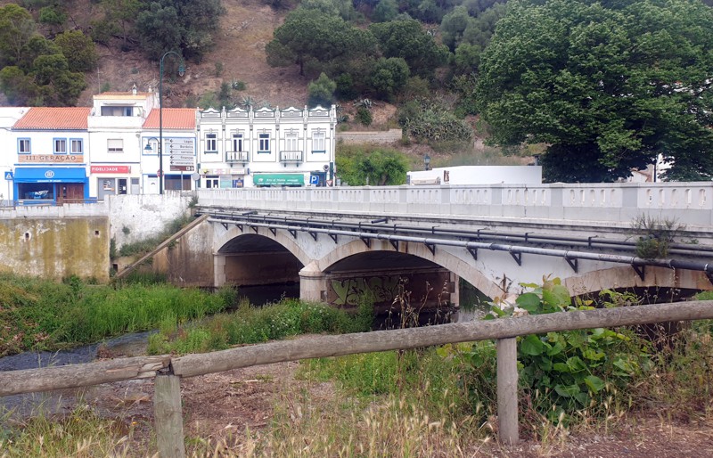 Sul Informação - Ribeira de Aljezur vai ter pontão pedonal