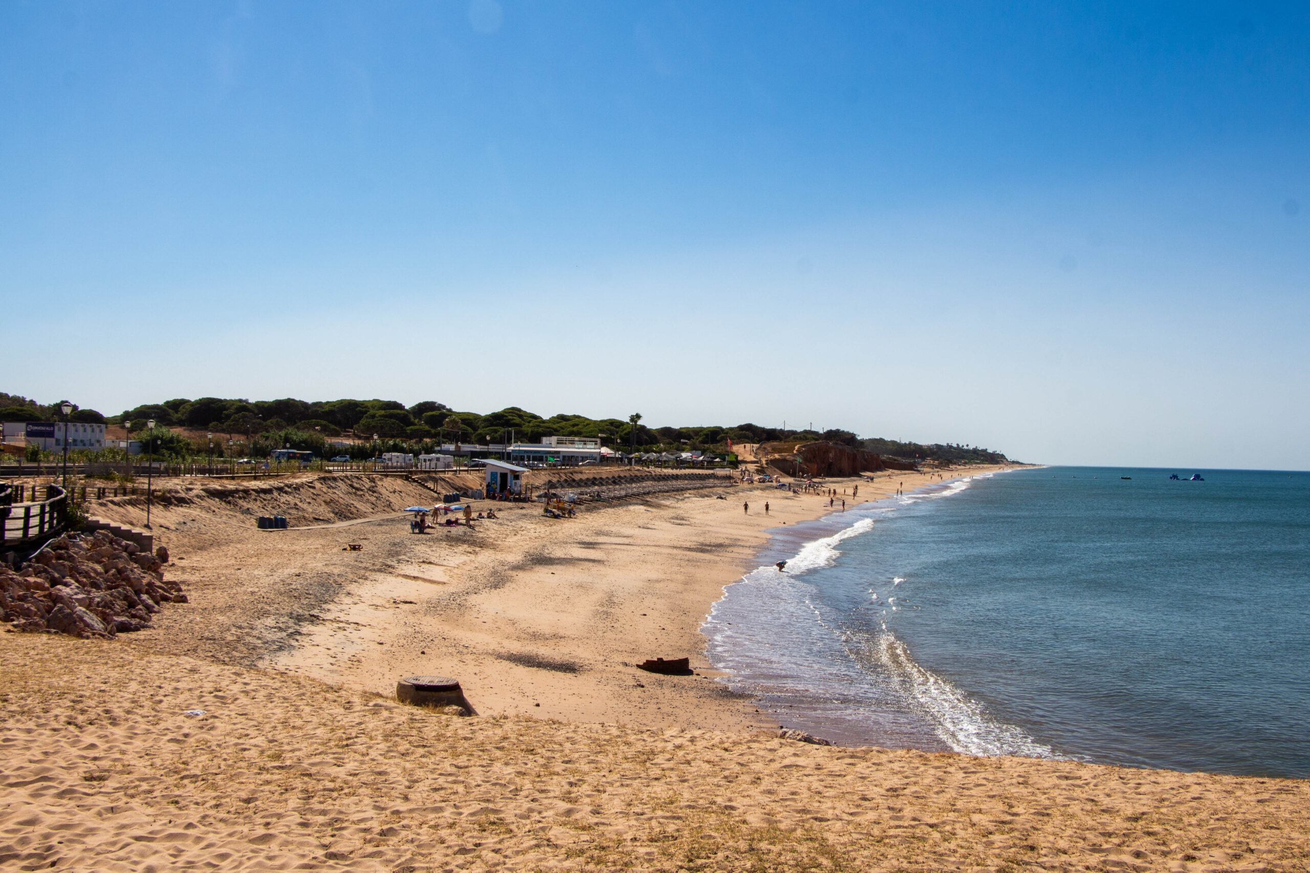 Sul Informação - Verão na Praia do Forte Novo faz-se com condicionantes após destruição da Primavera