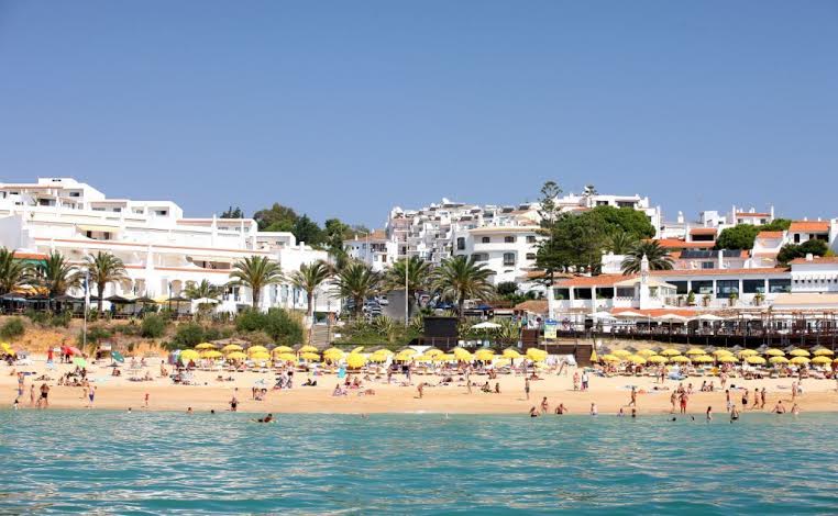 Sul Informação - Leitores do jornal britânico «The Guardian» elegem praias de Albufeira