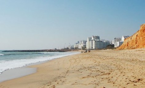 Sul Informação - Reabertura de praias interditas em Quarteira depende de testes à água já em curso