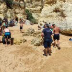 Sul Informação - Albufeira: Praia do Ninho das Andorinhas evacuada devido a risco de derrocada