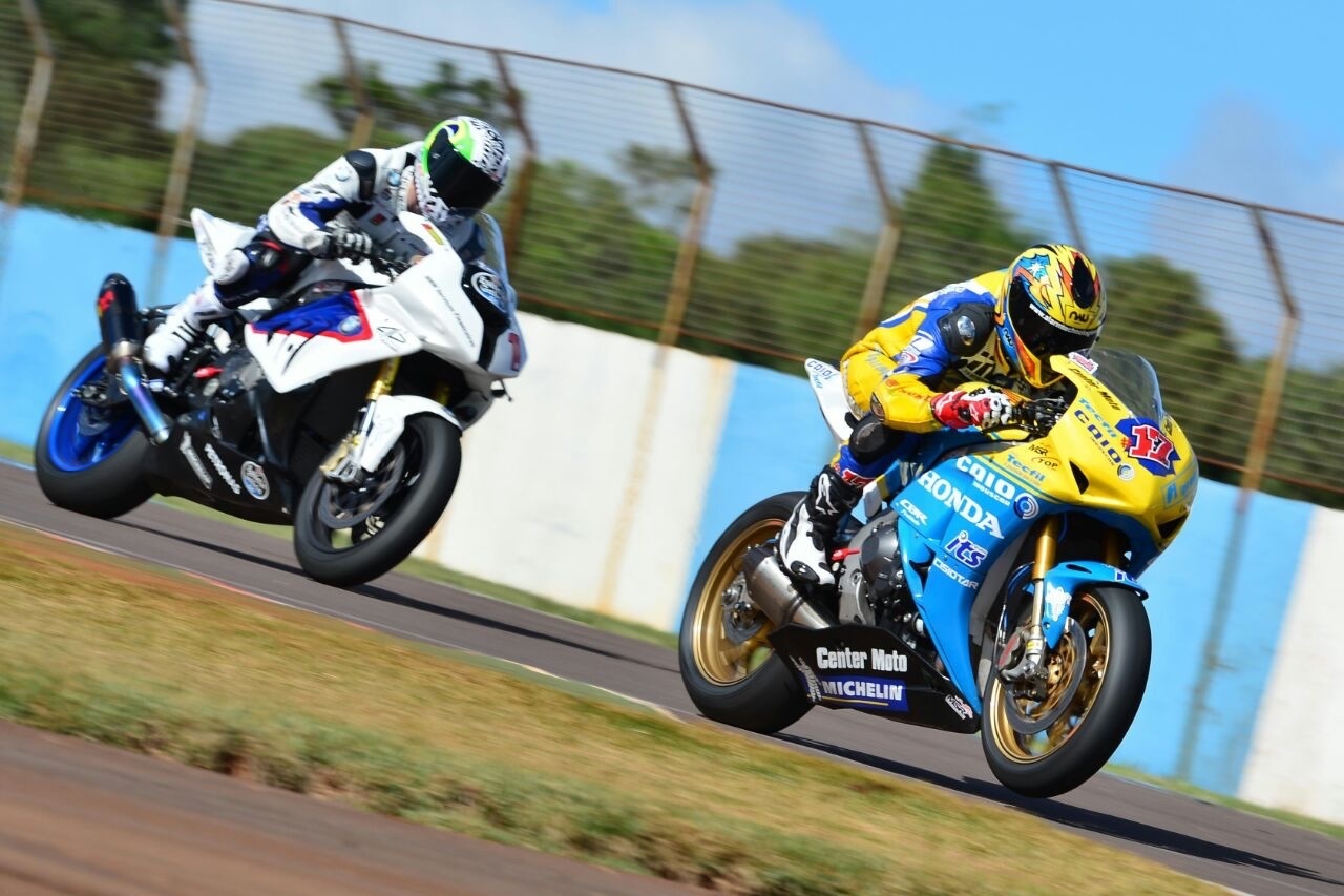 Sul Informação - Miguel Praia conquista 5º lugar em fim-de-semana difícil no Moto 1000GP