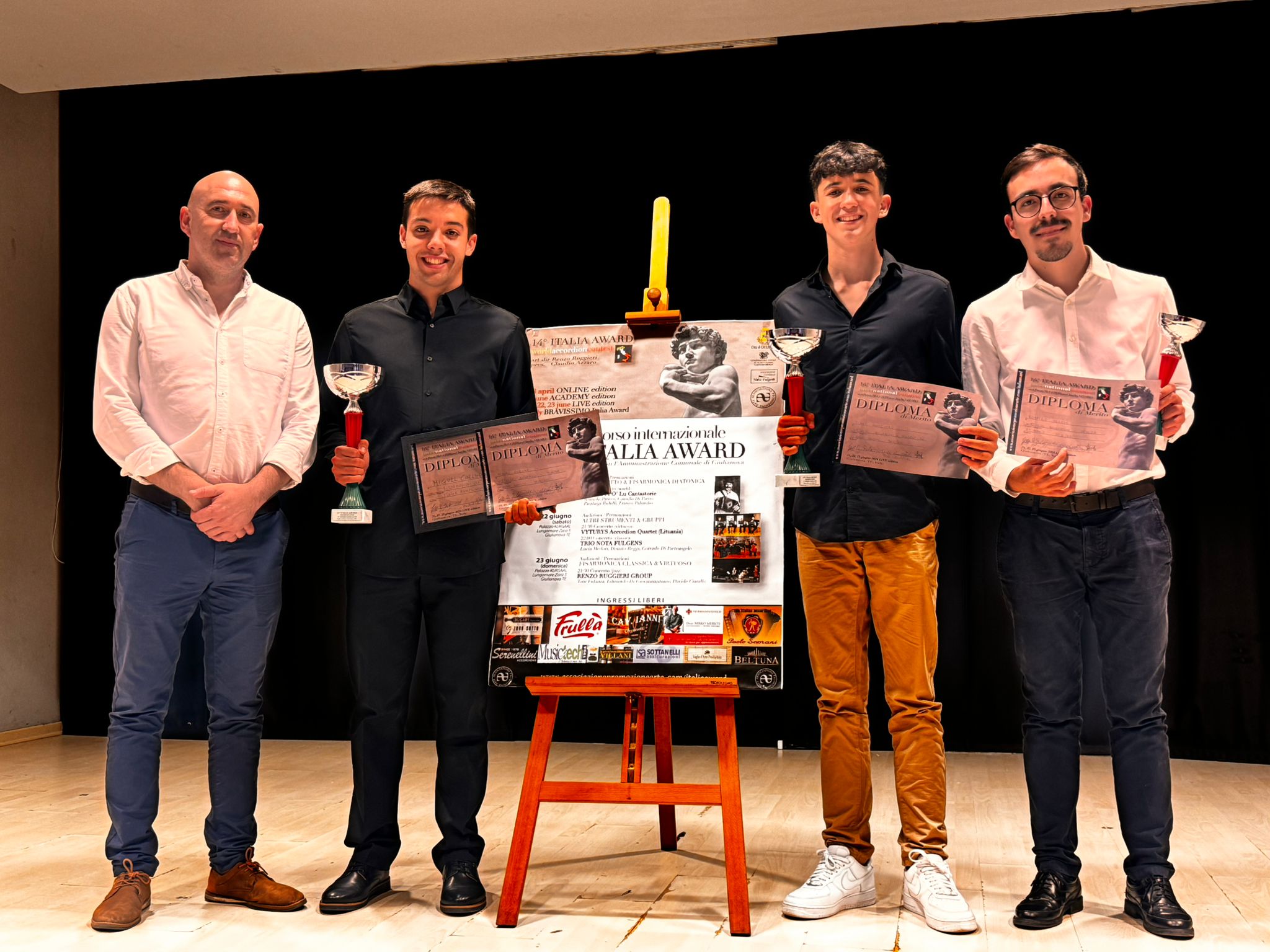 Sul Informação - Três jovens acordeonistas de Loulé e Messines são premiados em Itália