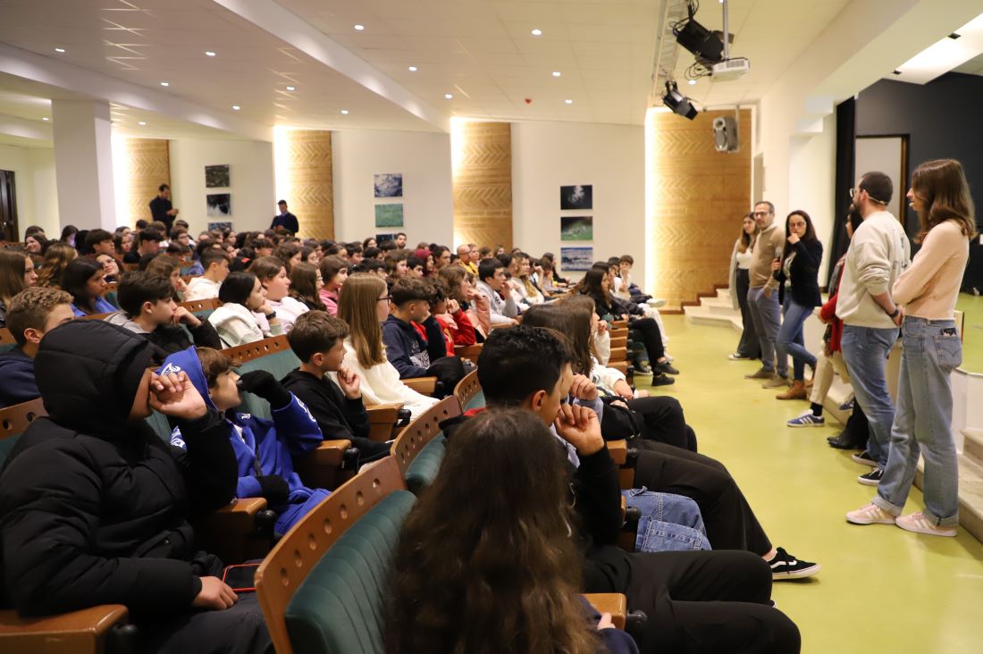 Sul Informação - Booktokers foram a Castro Marim falar de livros aos jovens