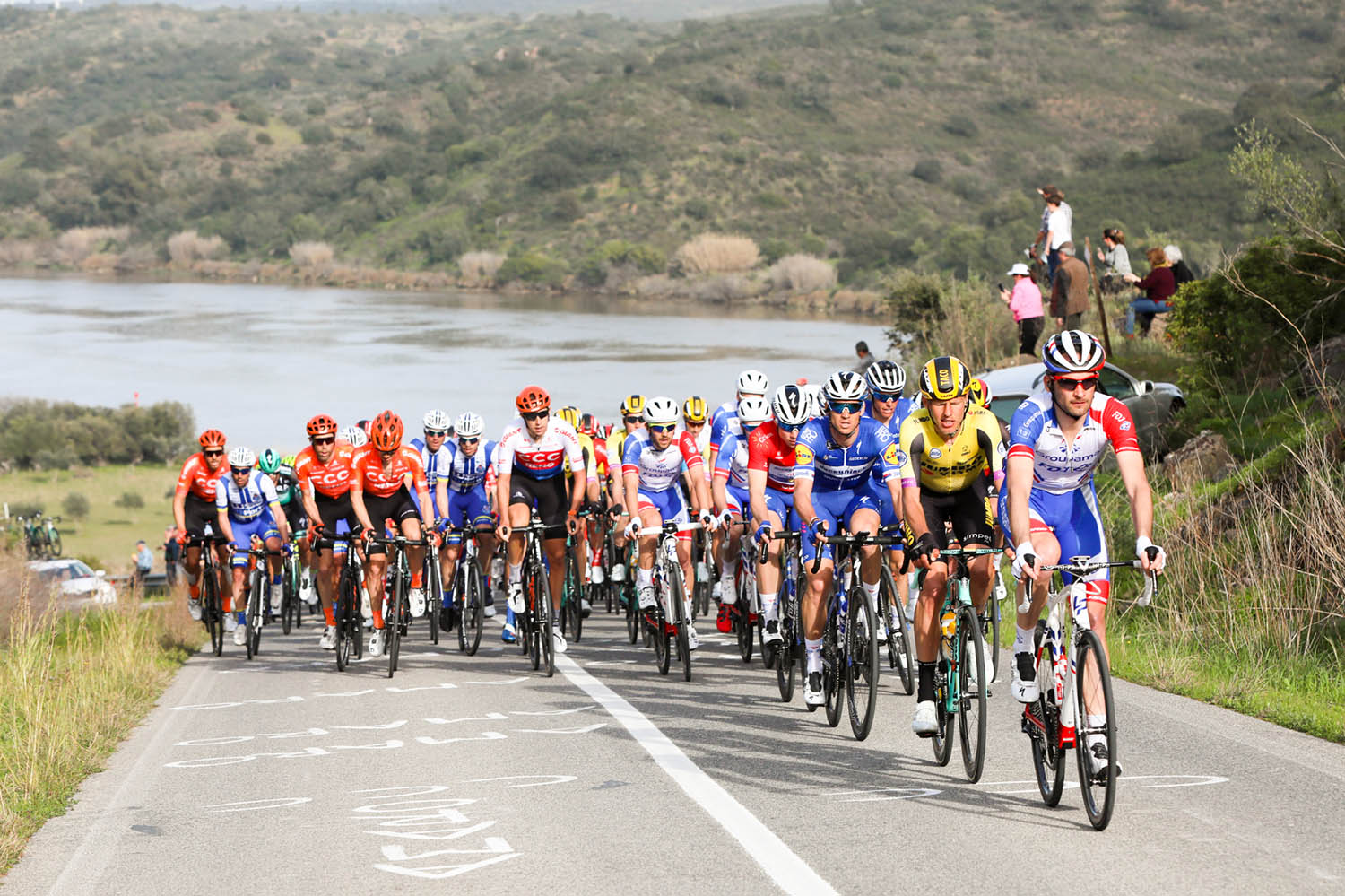 Sul Informação - Ciclismo, atletismo, BTT, caminhadas, superbikes e vela: muito desporto atrai adeptos ao Algarve