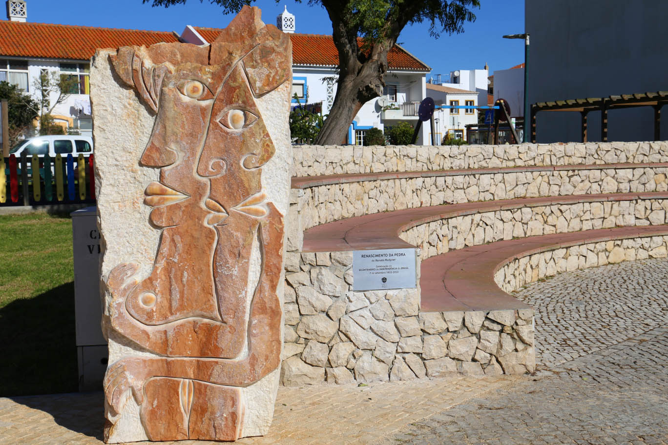 Sul Informação - Praça de Tanegashima vive o “Renascimento da Pedra” com nova escultura