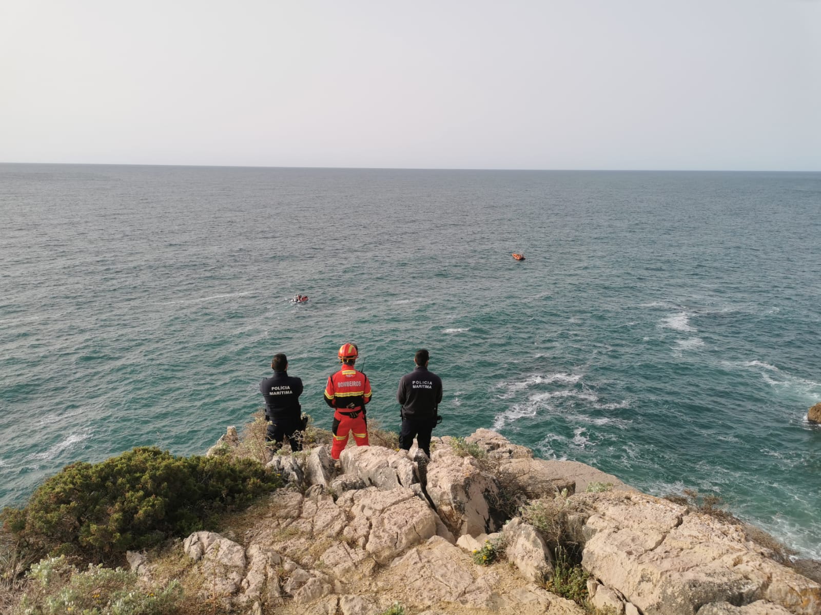 Sul Informação - Norte-americano desaparece no mar após mergulho em arriba de Vila do Bispo