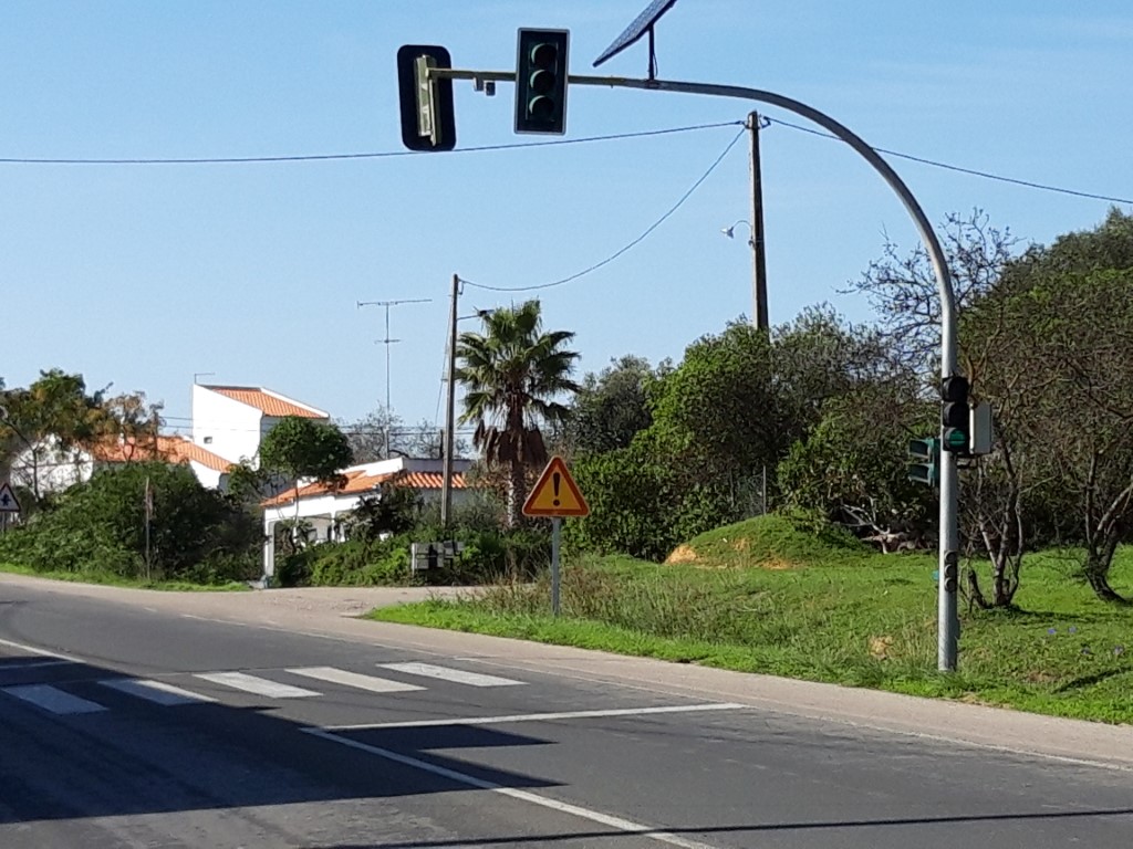 Sul Informação - União de Freguesias de Moncarapacho e Fuzeta queixa-se de «situação caótica» nos semáforos da EN125