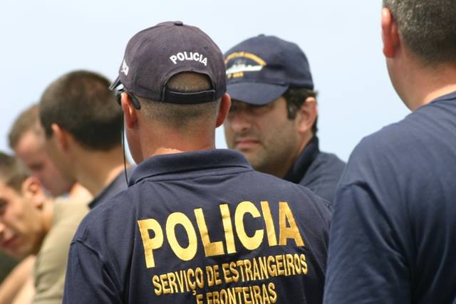 Sul Informação - SEF capturou e expulsou do país homem que roubou na Semana Académica