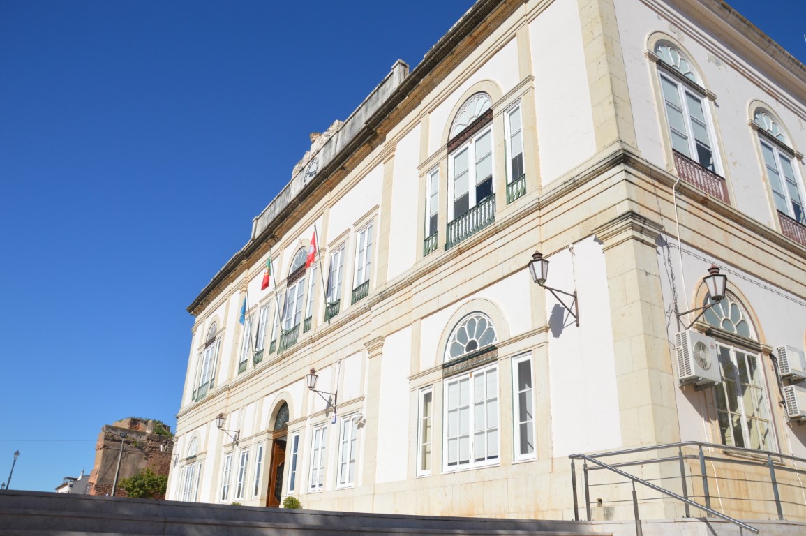 Sul Informação - Câmara de Silves encerra serviços no dia 6 de Outubro
