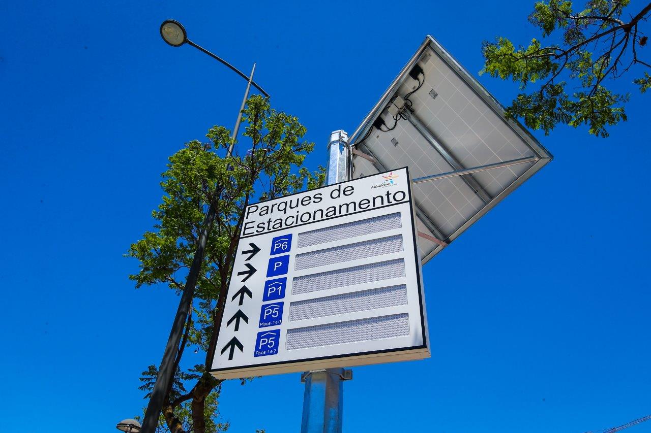 Sul Informação - Albufeira instala sinalética nas ruas que indica ocupação dos estacionamentos…e funciona a energia solar